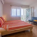 Apartamento 7 *